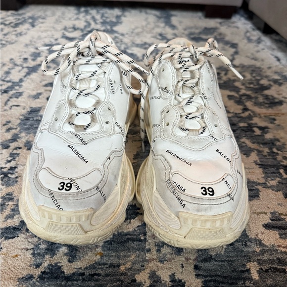 Balenciaga Triple S Sneaker Allover Logo in white and black technical material - Picture 3 of 9